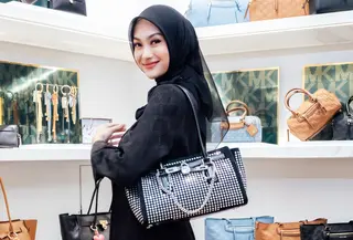 Intip padu padan busana yang elegan di hari Lebaran dengan aksesori terbaru Michael Kors (Michael Kors)