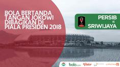 Menpora Imam Nahrawi dan Ketum PSSI Edy Rahmayadi membagikan bola bertanda tangan Presiden Jokowi.