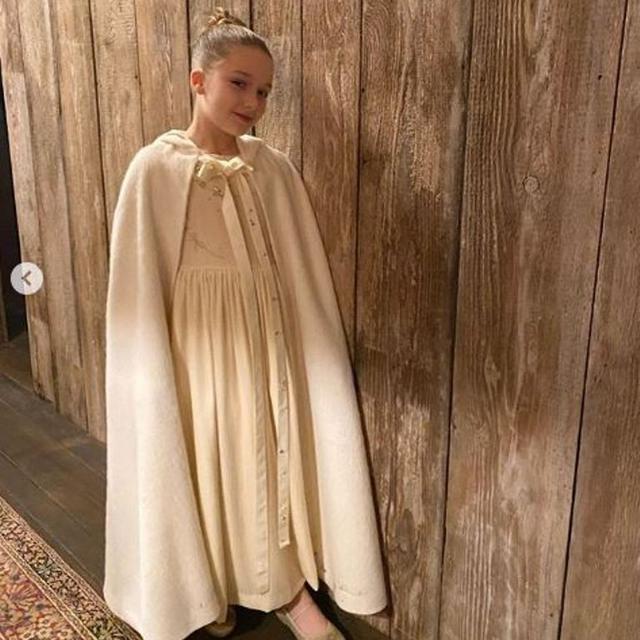 Harper Beckham dengan gaun baptis rancangannya sendiri