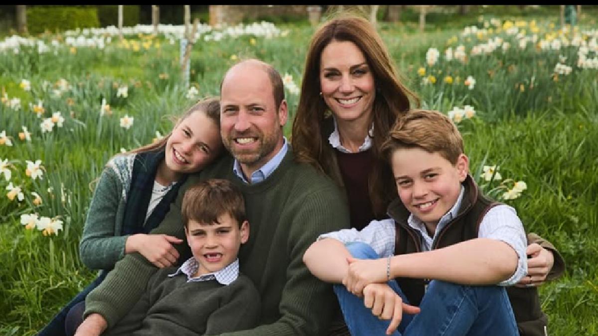 Kate Middleton dan Pangeran William Bagikan Foto Kartu Natal 2025, Diambil di Ladang Daffodil