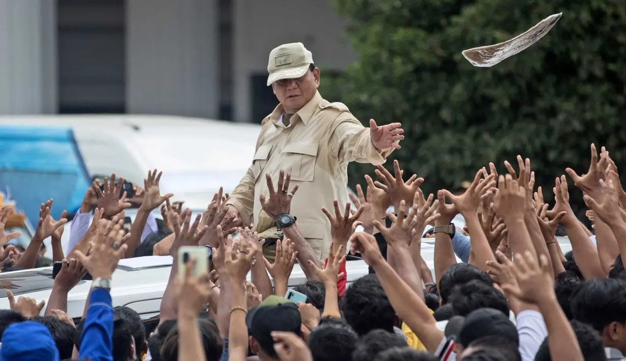 Ini merupakan kali pertama Prabowo Subianto datang ke Sumatera Utara sejak ditetapkan sebagai calon presiden pada Pemilu 2024. (AP Photo/Binsar Bakkara)