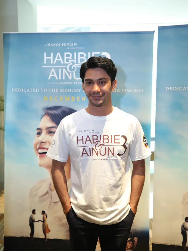 [Fimela] Reza Rahadian