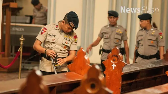 Aparat Gabungan Jaga Katedral Jakarta saat Ibadah Paskah