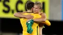 Penyerang Norwegia, Erling Braut Haaland, merayakan kemenangan atas Irlandia Utara pada laga UEFA Nations League di Windsor Park, Selasa (8/9/2020) dini hari WIB. Norwegia menang telak 5-1 atas Irlandia Utara. (AFP/Paul Faith)