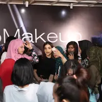Keseruan acara MakeupMakeup yang seru banget jadi bikin susah move on deh! (Sumber foto: Daniel Kampua/Bintang.com)