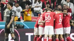 Performa Juan Cuadrado di laga ini bisa dibilang mengecewakan. Dia bertanggung jawab terhadap hadiah penalti yang berbuah gol untuk Benfica. Selain itu sang pemain juga terlalu mudah kehilangan bola. (AP/Armando Franca)