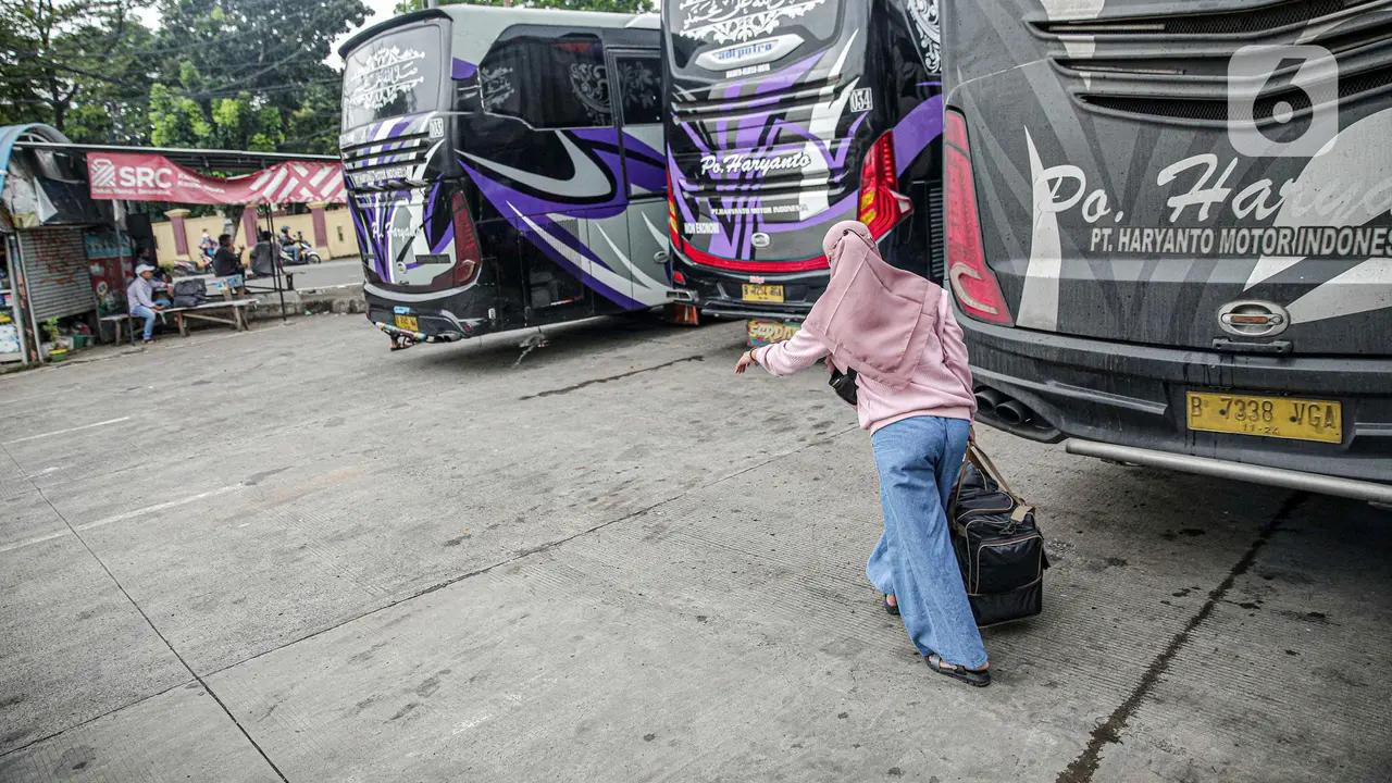 FOTO: Sebagian Pemudik Pulang Kampung Lebih Awal Hindari Puncak Arus MudikFOTO: Sebagian Pemudik Pulang Kampung Lebih Awal Hindari Puncak Arus Mudik