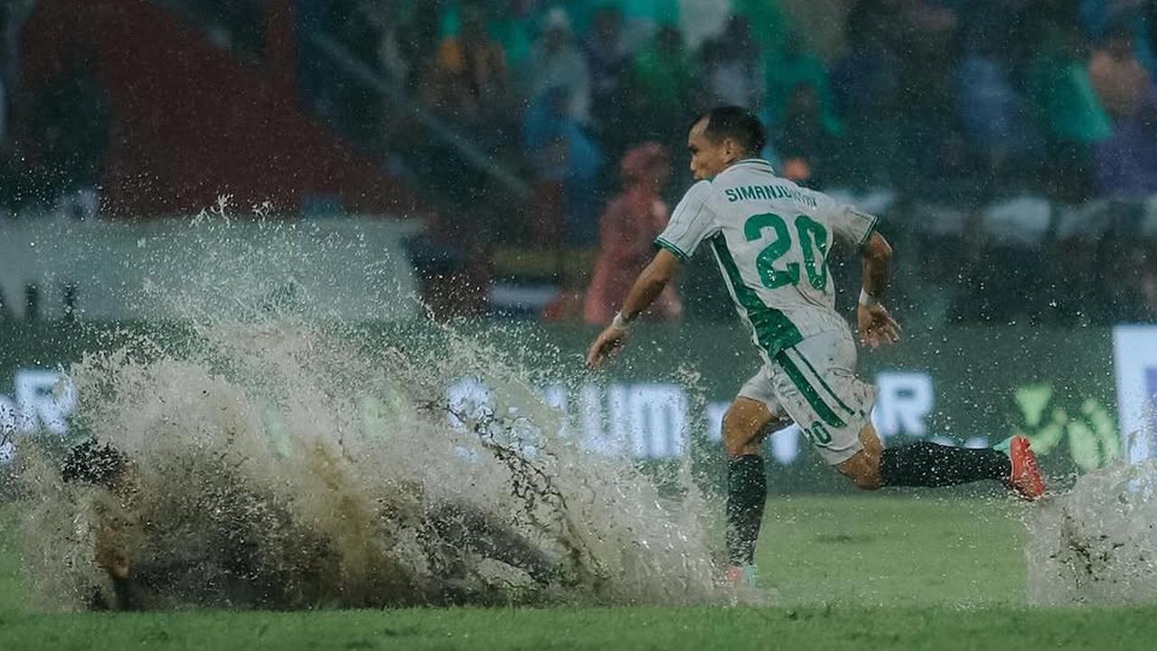 Momen Penyerang PSS Sleman Bahagia Main Bola di Lapangan Banjir, Sebut Mirip dengan Liga Maghrib