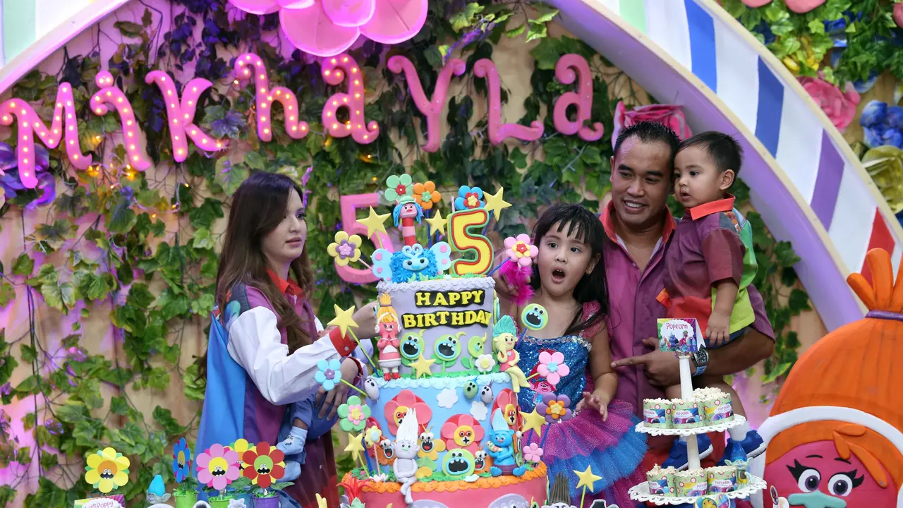 [Bintang] Ultah Mikhayla ke-5, Anak Nia Ramadani