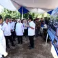 Menteri KKP Sakti Wahyu Trenggono bersama Bupati Banyuwangi Ipuk Fiestiandani, dan jajaran pejabat KKP serta Pemkab Banyuwangi meninjau lokasi pembangunan Kalamo, Sabtu (30/3/2024). (Foto: Istimewa)