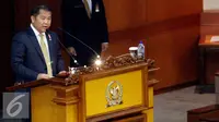 Menteri Komunikasi dan Informatika, Rudiantara menyampaikan pidato terkait RUU ITE dalam Rapat Paripurna Ke 11 di Kompleks Parlemen, Senayan, Jakarta, Kamis (27/10). (Liputan6.com/JohanTallo)