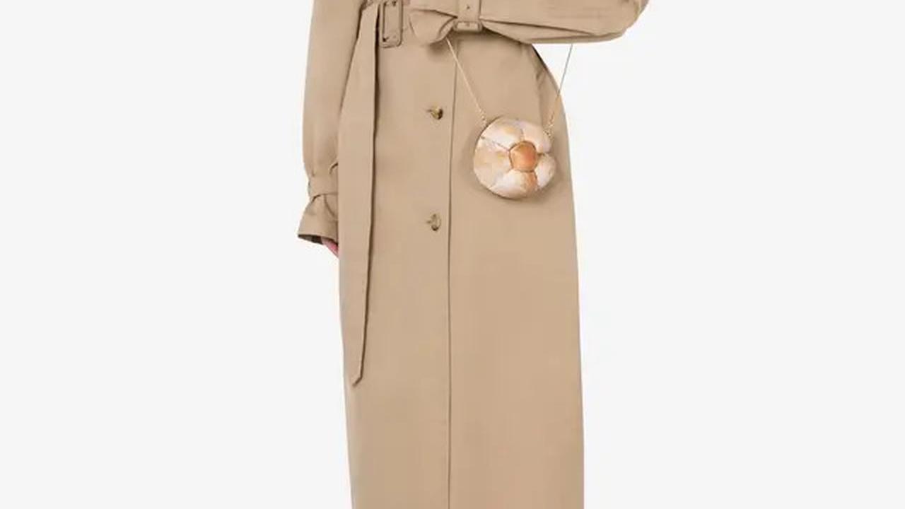 6 Potret Koleksi Tas Nyentrik Moschino, dari Tas Seledri Rp70 Juta hingga Tas Roti Baguette Rp18 Juta