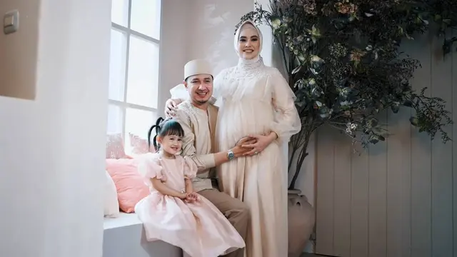 Hamil Anak Kedua, Ini 7 Maternity Shoot Kartika Putri yang Menawan
