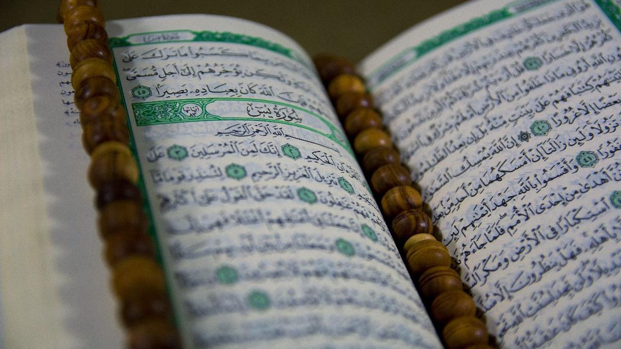 Ayat ini untuk senantiasa melakukan amal dan bekerja dengan ikhlas dan bersungguh-sungguh.