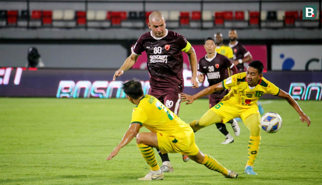 PSM Makassar tampil agresif sejak awal babak pertama. Sejumlah peluang didapat pasukan Bernardo Tavares tersebut pada menit-menit awal prtandingan, namun masih bisa diantisipasi pemain Kedah Darul Aman FC.