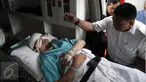 Penyidik KPK, Novel Baswedan tiba di RS Jakarta Eye Center (JEC), Menteng, Jakarta, Selasa (11/4). Pemindahan tersebut bertujuan agar Novel mendapatkan penanganan yang lebih maksimal dan cepat. (Liputan6.com/Faizal Fanani)