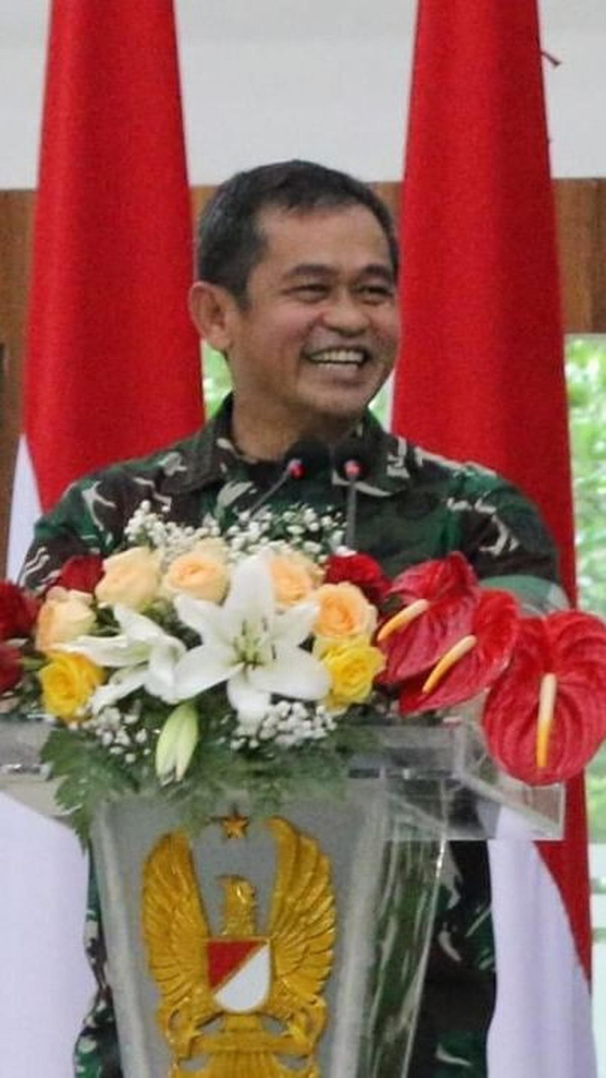 Bukan dengan amarah, Maruli justru memberikan arahan dengan tersenyum manis. <br>