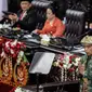 Presiden Joko Widodo memberi salam sebelum menyampaikan pidato kenegaraan pada Sidang Tahunan MPR dan Sidang Bersama DPR - DPD Tahun 2022 di Gedung Nusantara, Kompleks Parlemen, Senayan, Jakarta, Selasa (16/8/2022). Jokowi menyampaikan pidato kenegaraan dalam sidang tahunan MPR RI dan sidang bersama DPR RI dan DPD RI Tahun 2022. (Liputan6.com/Johan Tallo)