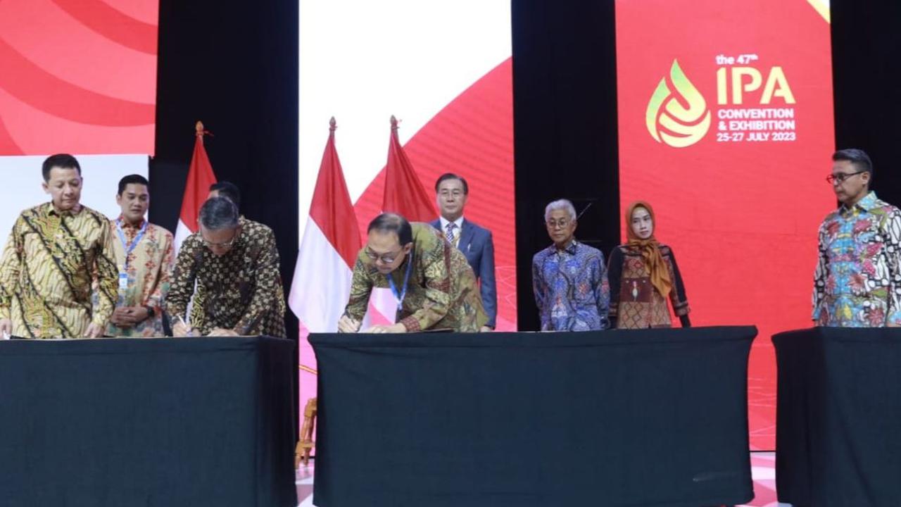 Konsorsium PT Pertamina Hulu Energi North East Java bersama PT Posco International ENP Indonesia (Posco ENP) resmi mengelola Wilayah Kerja (WK) Bunga selama 30 tahun ke depan lewat penandatanganan kontrak kerja sama (KKS).