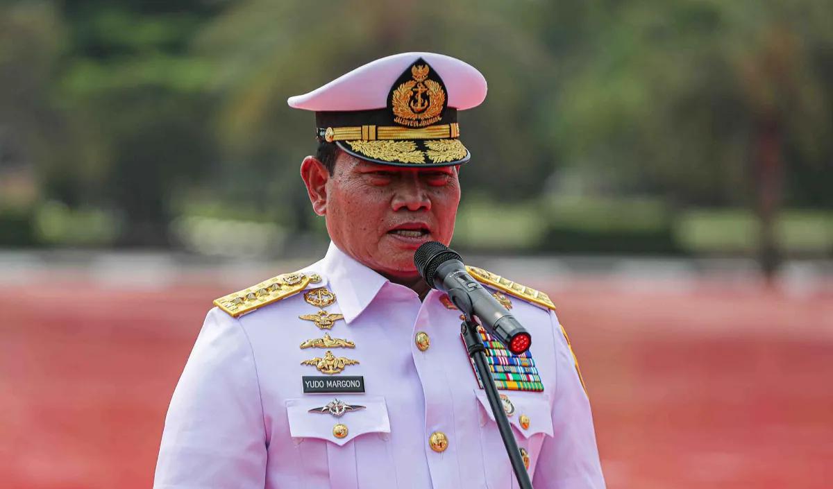 Mantan Kepala Staf Angkatan Laut (Kasal) ini juga memohon maaf apabila ada hal-hal yang kurang maupun tidak berkenan selama bertugas sebagai Panglima TNI.<br>
