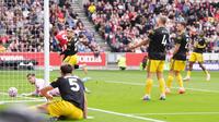 Manchester United menelan kekalahan telak 1-3 dari Brentford pada laga pekan keenam Premier League di Gtech Community Stadium, London, Sabtu (27/9/2025) malam WIB. (Maja Smiejkowska/PA via AP)