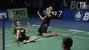 Ganda putra China Li Junhui-Liu Yuchen meluapkan kegembiraan setelah mengalahkan ganda putra Denmark Mathias Boe-Carsten Mogensen dalam final Kejuaraan BCA Indonesia Open 2017 di Jakarta, Minggu (18/6). (Liputan6.com/Faizal Fanani)