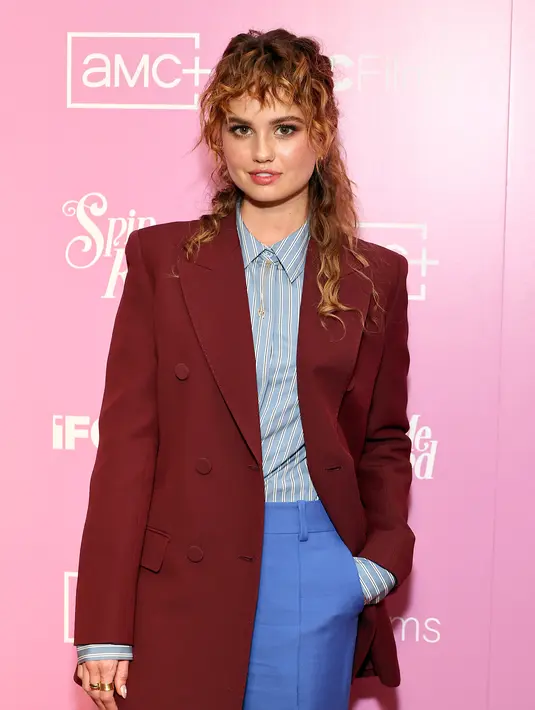 Debby Ryan berpose saat menghadiri pemutaran perdana "Spin Me Round," di The London di West Hollywood, California (17/8/2022). (Matt Winkelmeyer/Getty Images/AFP)