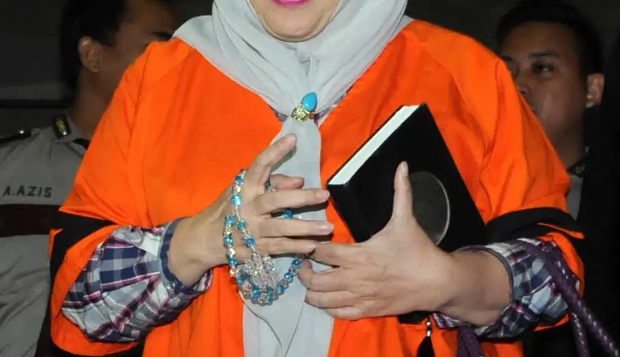 Dewie Yasin Limpo diperiksa sebagai saksi atas tersangka mantan sekretaris pribadinya Rinelda Bandaso terkait kasus dugaan suap proyek pembangkit listrik mikrohidro di Kabupaten Deiyai, Papua, Jakarta, Rabu (16/12/2015). (Liputan6.com/Helmi Afandi)