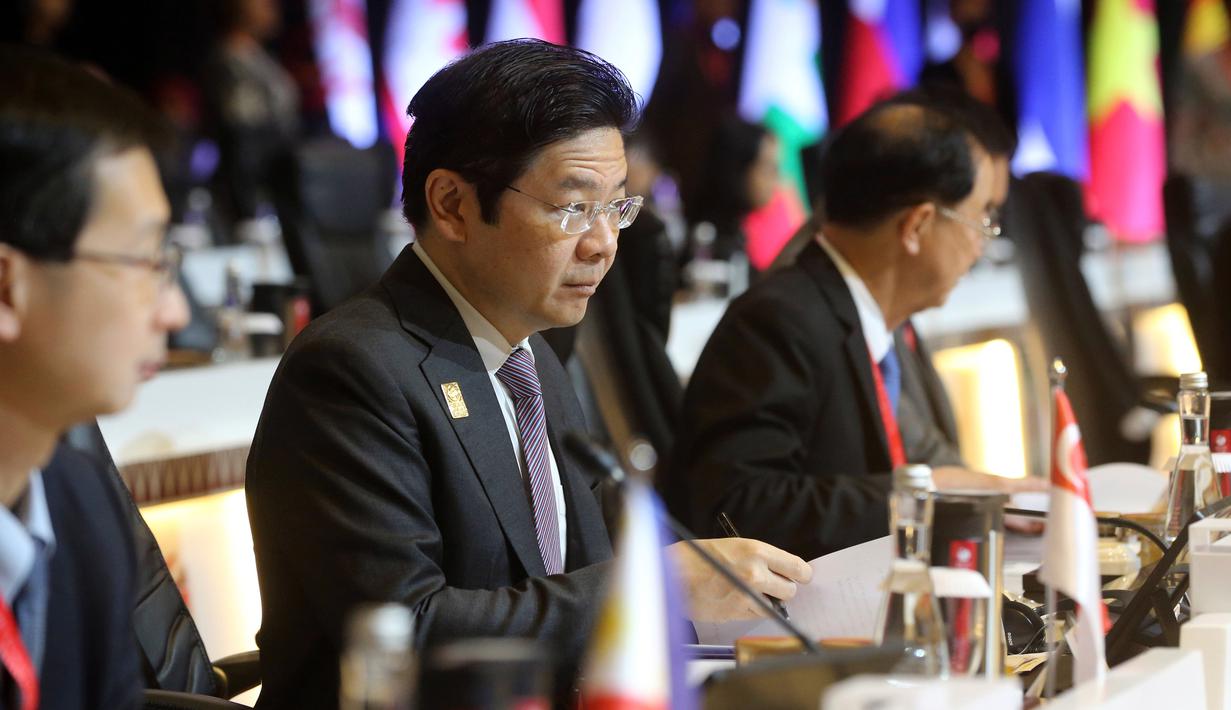 Namun pada tahun 2020, PDB ASEAN sempat menyusut akibat pandemi COVID-19. Pertumbuhan di tahun 2021 juga tidak melebihi level sebelum pandemi. (AP Photo/Firdia Lisnawati)
