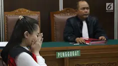 Aktris Jennifer Dunn saat menjalani sidang lanjutan di PN Jakarta Selatan, Kamis (7/6). Dalam sidang tersebut, JPU menolak pembelaan terdakwa kasus penyalahgunaan narkotika Jennifer Dunn. (Liputan6.com/Immanuel Antonius)