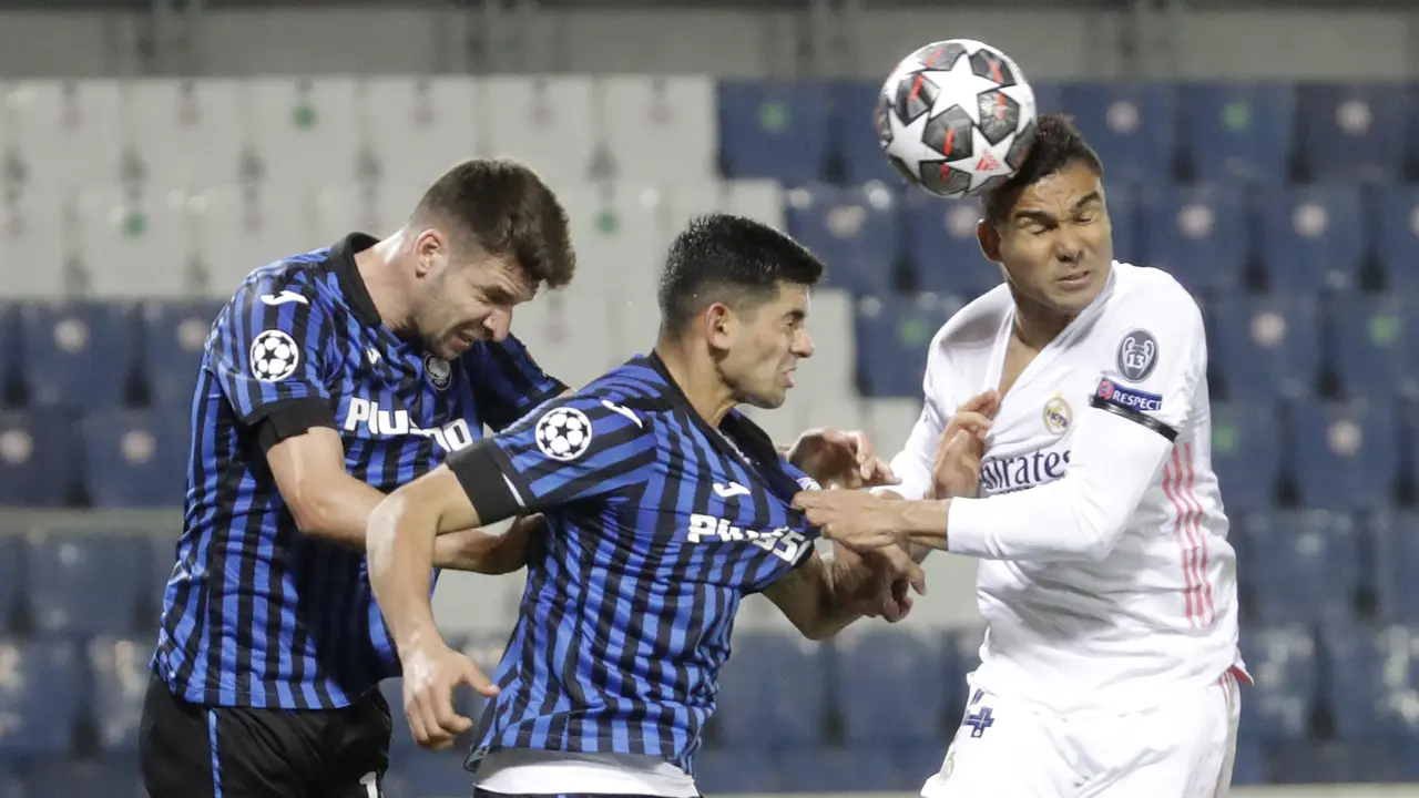 FOTO: Meski Unggul Jumlah Pemain, Real Madrid Cuma Menang Tipis 1-0 atas Atalanta - Casemiro; Cristian Romero; Berat Djimsiti