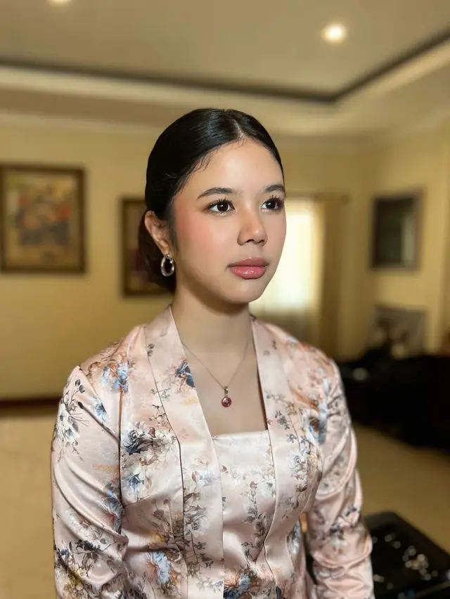 6 Potret Detail Kebaya Safeea Ahmad di Pernikahan Al Ghazali yang Curi Perhatian