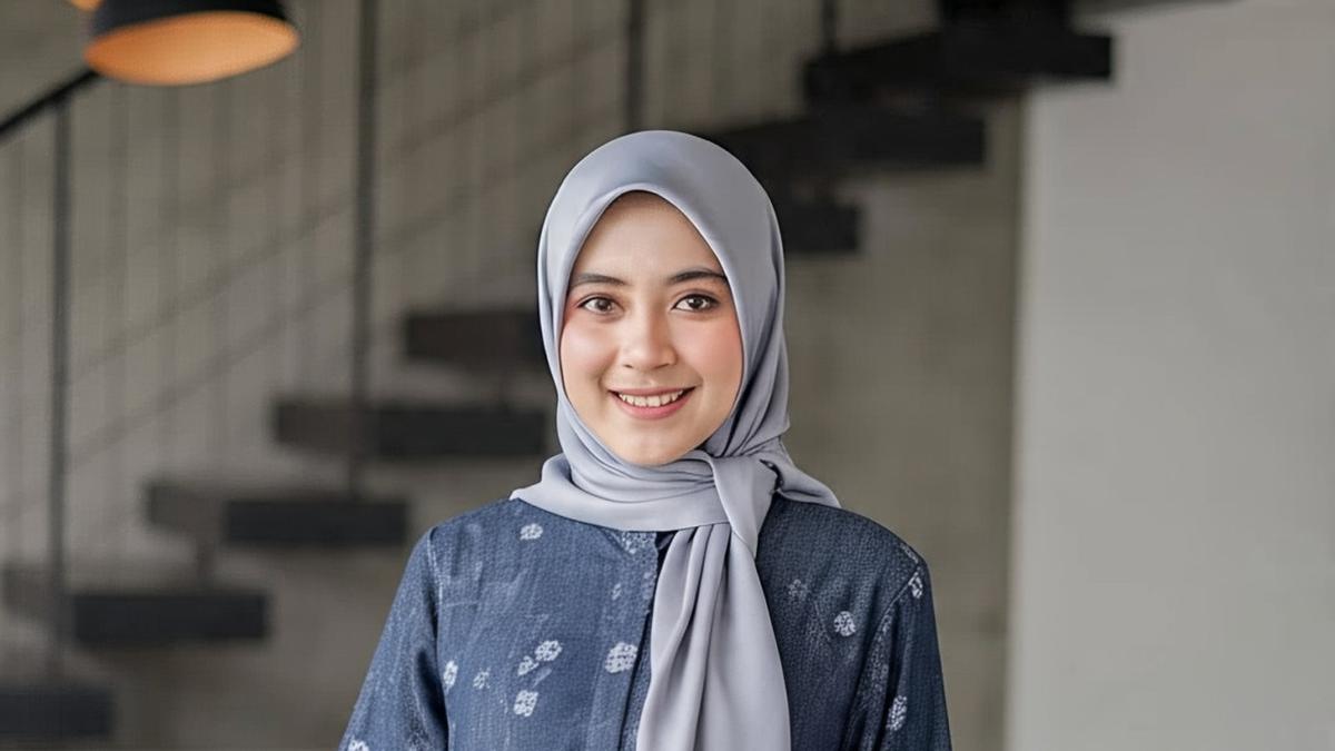 9 Model Gamis Bahan Jeans untuk Remaja Kekinian, Tampil Mix &amp; Match di Berbagai Acara