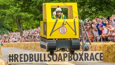 Peserta menaiki kendaraan unik buatannya Balls Of Steel pada ajang Race Red Bull Soapbox di Alexandra Palace, London, 9 Juli 2017. Balapan kotak sabun ini telah menjadi sebuah ajang berskala internasional. (Leo Francis/Red Bull Content Pool via AP Images)