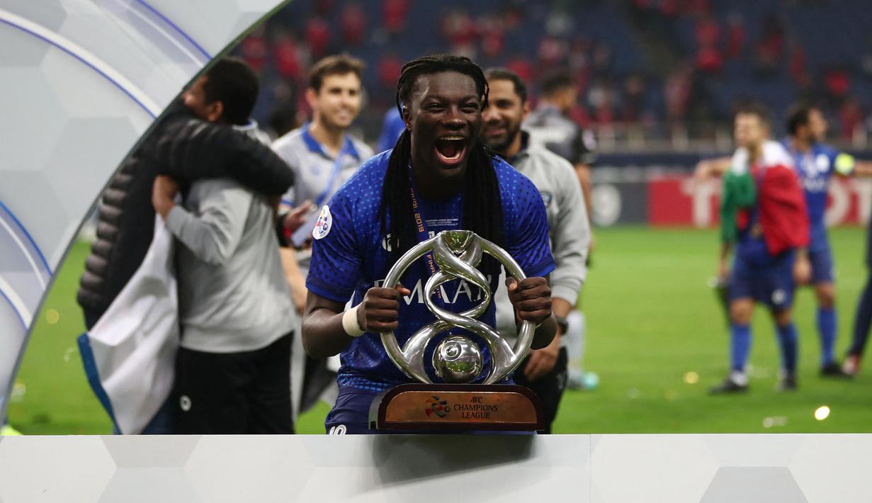 Di kompetisi antar-klub Asia ia mampu mempersembahkan dua gelar Liga Champions Asia untuk Al Hilal pada musim 2019 dan 2020. (AFP/Behrouz Mehri)