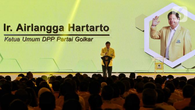 Ketua Umum Partai Golkar Airlangga Hartarto saat berpidato dalam pembukaan Munas X Partai Golkar di Jakarta, Selasa (3/12/2019). Munas Partai Golkar yang berlangsung pada 3-6 Desember 2019 beragendakan pemilihan Ketua Umum Partai Golkar. (Liputan6.com/Johan Tallo)