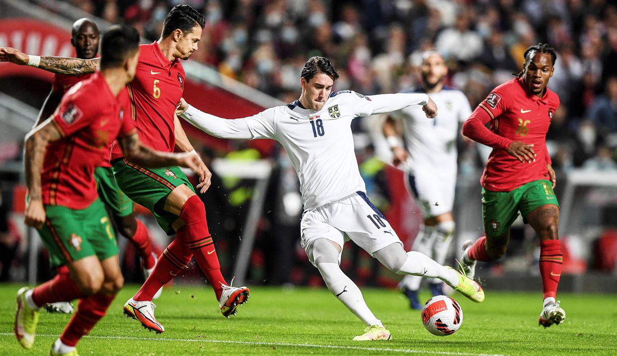 Dusan Vlahovic akan menjadi andalan Serbia dalam urusan mencetak gol di Piala Dunia Qatar. Striker Juventus ini telah mencetak 45 gol dalam 73 penampilan selama tiga musim terakhir di Serie A. (AFP/Patricia De Melo Moreiera)