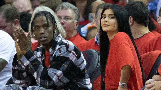 [Bintang] Kylie Jenner - Travis Scott