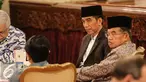 Presiden Jokowi dan Wapres Jusuf Kalla menggelar buka puasa bersama para dubes negara sahabat, Istana Negara, Jakarta, Senin (13/7/2015). Sejumlah menteri dan pejabat negara lainnya tampak hadir di acara tersebut. (Liputan6.com/Faizal Fanani)