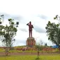 Patung Bung Karno di Banyuasin Sumsel yang disebut tidak mirip dengan aslinya (Liputam6.com / Nefri Inge)