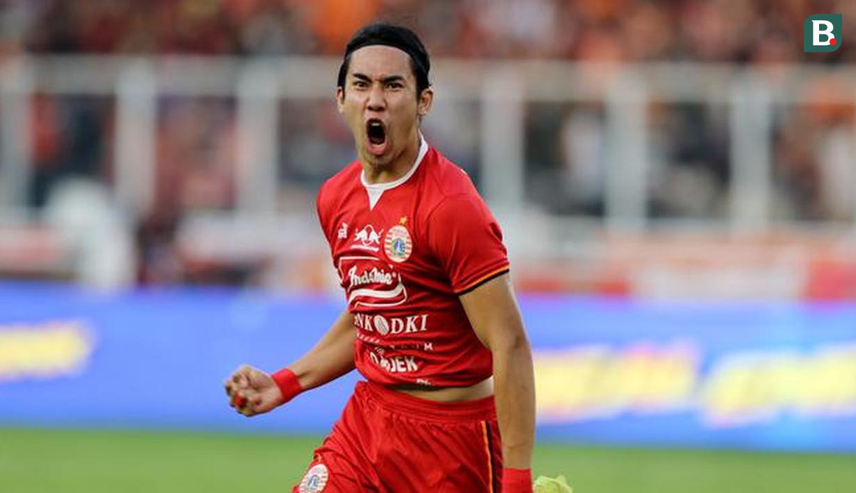 3. Ryuji Utomo (Persija Jakarta) - Pemain berusia 24 tahun itu dikenal sebagai bek yang tampil ngotot dan tak kenal kompromi dalam menjaga pertahanan. Memiliki postur tubuh 184 cm membuat Ryuji bisa diandalkan dalam memotong aliran bola-bola udara.
