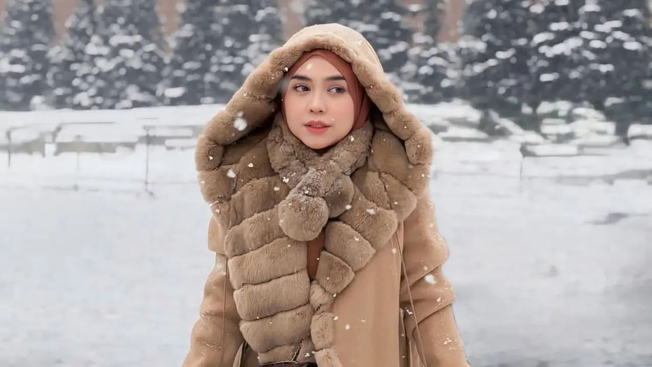 Gaya Ria Ricis Liburan di Moscow (Instagram/@riaricis1795)