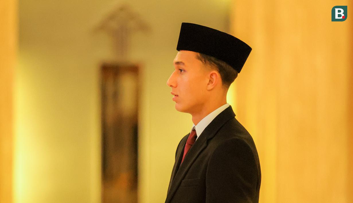 Pemain FC Utrecht, Miliano Jonathans saat prosesi pengambilan sumpah kewarganegaraan Republik Indonesia di Kementerian Hukum dan HAM, Kuningan, Jakarta Selatan, Rabu (03/09/2025). (Bola.com/Bagaskara Lazuardi)