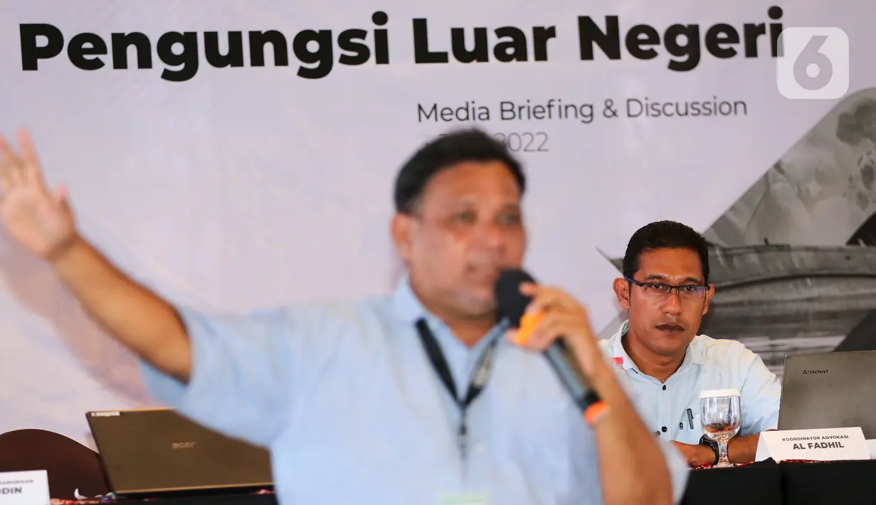 Koodinator Advokasi GEUTANYOE, Al Fadhil (kanan) saat menjadi narasumber pada media briefing 'Keberpihakan Kepada Yang Rentan: Pemenuhan Hak Bagi Pengungsi Luar Negeri' di Jakarta (3/6/2022). Pada media briefing, beberapa faktor yang mendorong para pengungsi meninggalkan negaranya adalah perang, persekusi terhadap etnis tertentu, dan konflik horizontal. (Liputan6.com)