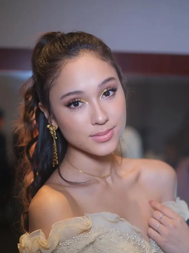 Yasmin Napper di Premiere Film Satria Dewa: Gatotkaca (Foto: Instagram @yasminnapper)