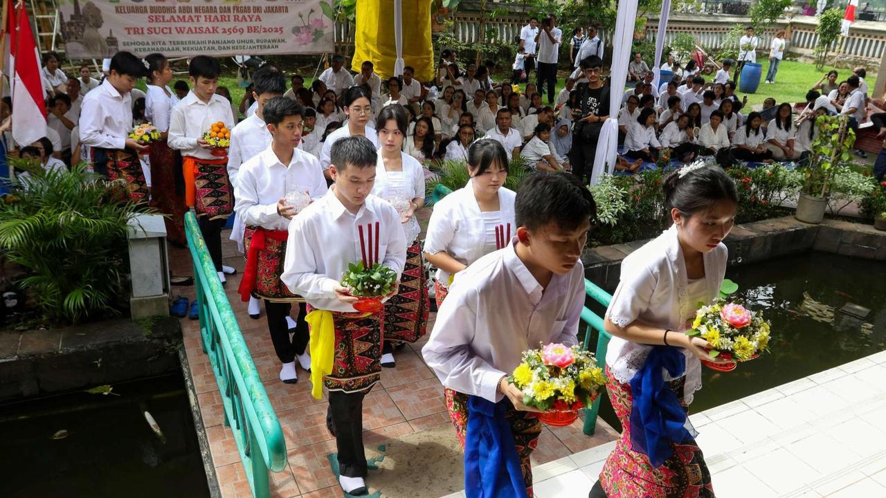 Perayaan Waisak di Taman Mini Indonesia Indah