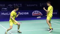 Ganda putra Indonesia, Kevin Sanjaya Sukamuljo/Marcus Fernaldi Gideon, melakukan selebrasi setelah mengalahkan pasangan Denmark, Mathias Boe/Carsten Mogensen, pada laga final China Terbuka Super Series Premier 2017, Minggu (19/11/2017). (PBSI)