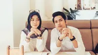 Zikri Daulay dan calon istri, Henny Yuliana Rahman. (Instagram: @zikridaulay1)