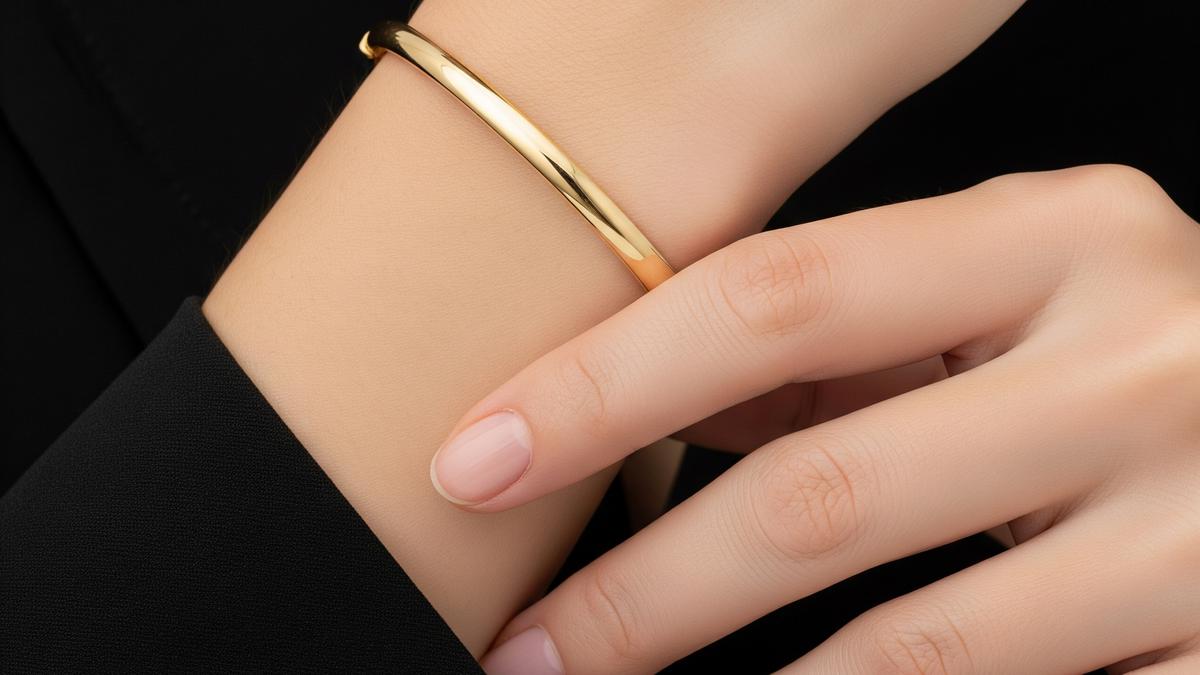 10 Gelang Emas Gram Kecil Model Bangle Minimalis, Pilihan Terbaik untuk Sehari-hari dan Investasi