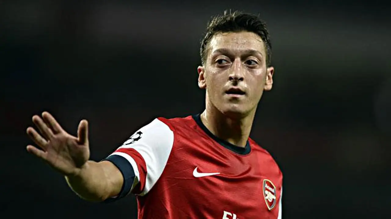 mesut-ozil-131229c.jpg